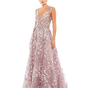 (375) BNWT MAC DUGGAL FLORAL EMBROIDERED ILLUSION V-NECK GOWN #A20131